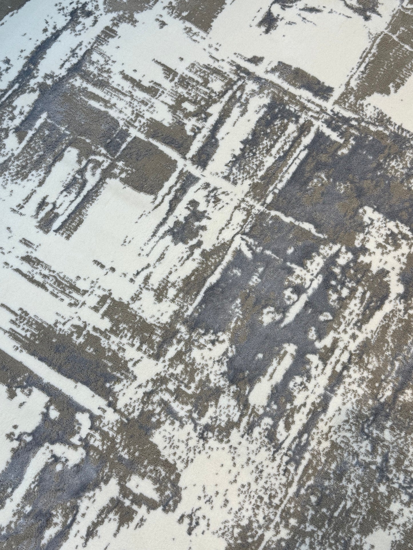 Urban Brushstroke Abstract Area Rug | Beige & White Distressed Design | 5' x 7'3