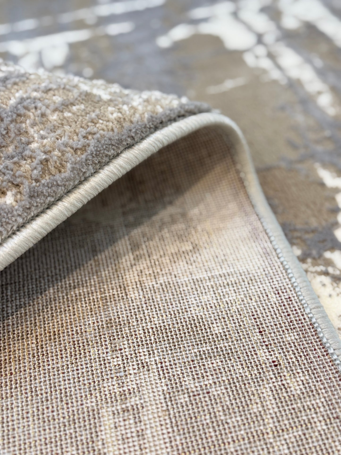 Urban Brushstroke Abstract Area Rug | Beige & White Distressed Design | 5' x 7'3