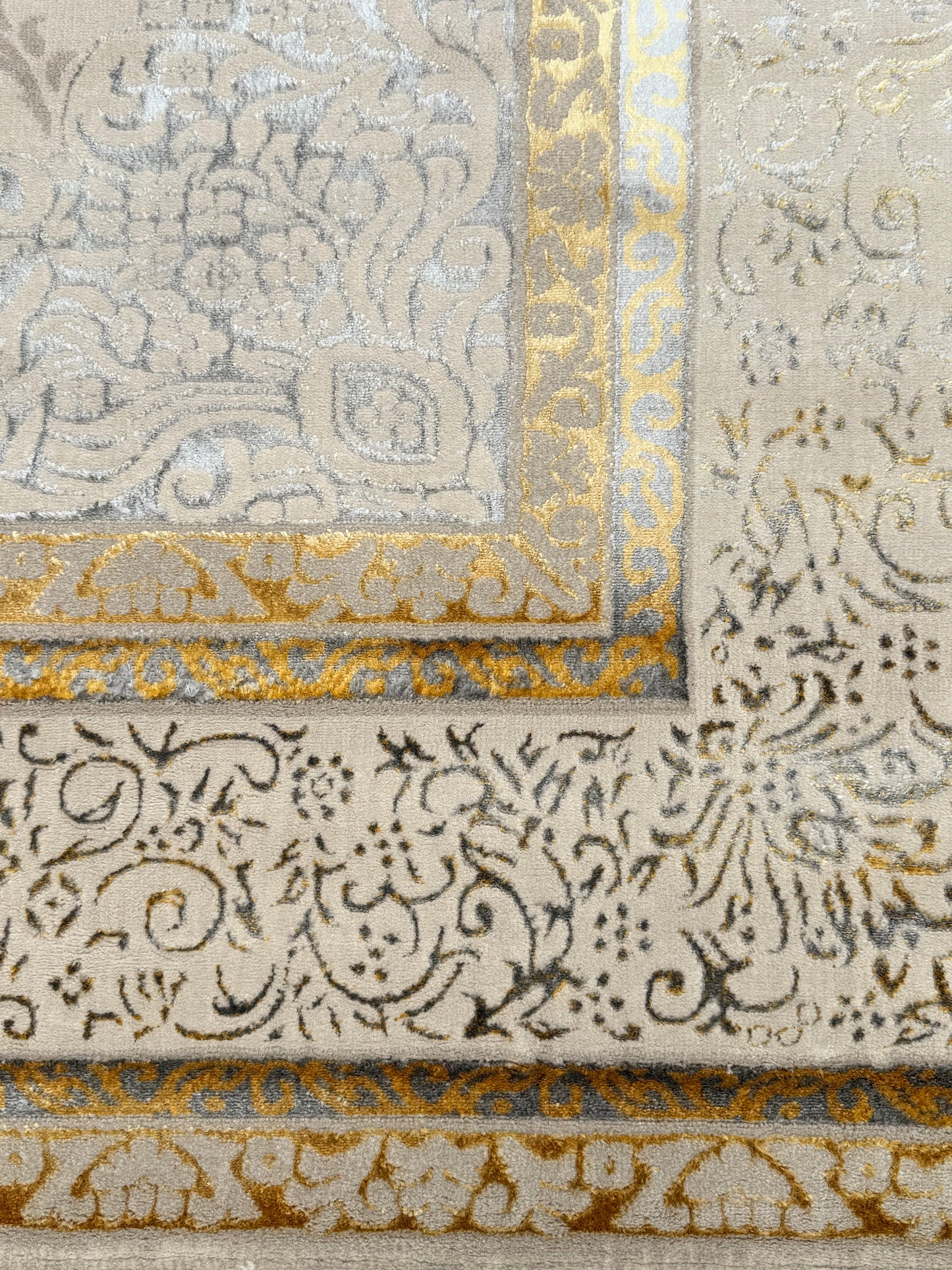 Classic Medallion Persian Rug - Cream, Gold & Silver | 250x350 cm (8.3x11.5 ft)