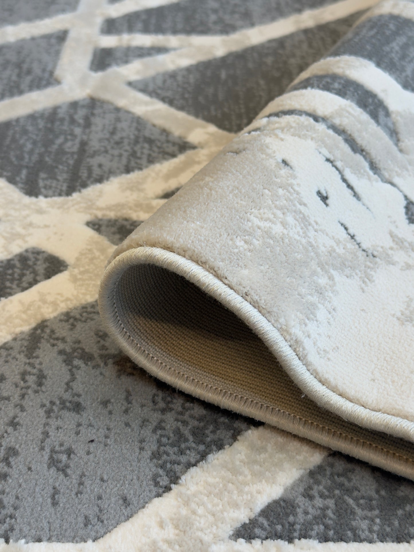 Bold Line Design - Charcoal and White Geometric Rug - Size (6.7x9.6)ft