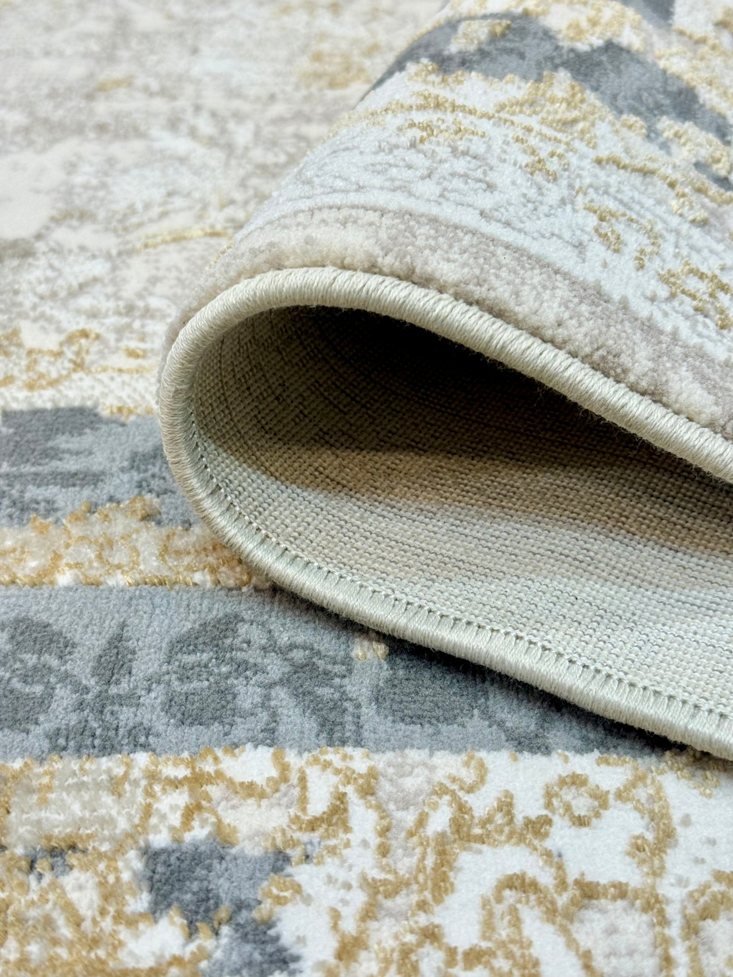 Timeworn Floral Rug with Modern Edge Cream/Off-White/Grey - Size (4.10x7.3)ft