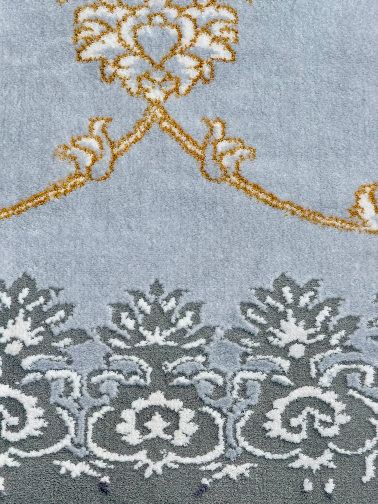 Luxury Persian-Style Medallion Area Rug – 300x400cm (10x13)ft approx
Soft Sky Blue with Gold, Ivory, and Charcoal Grey