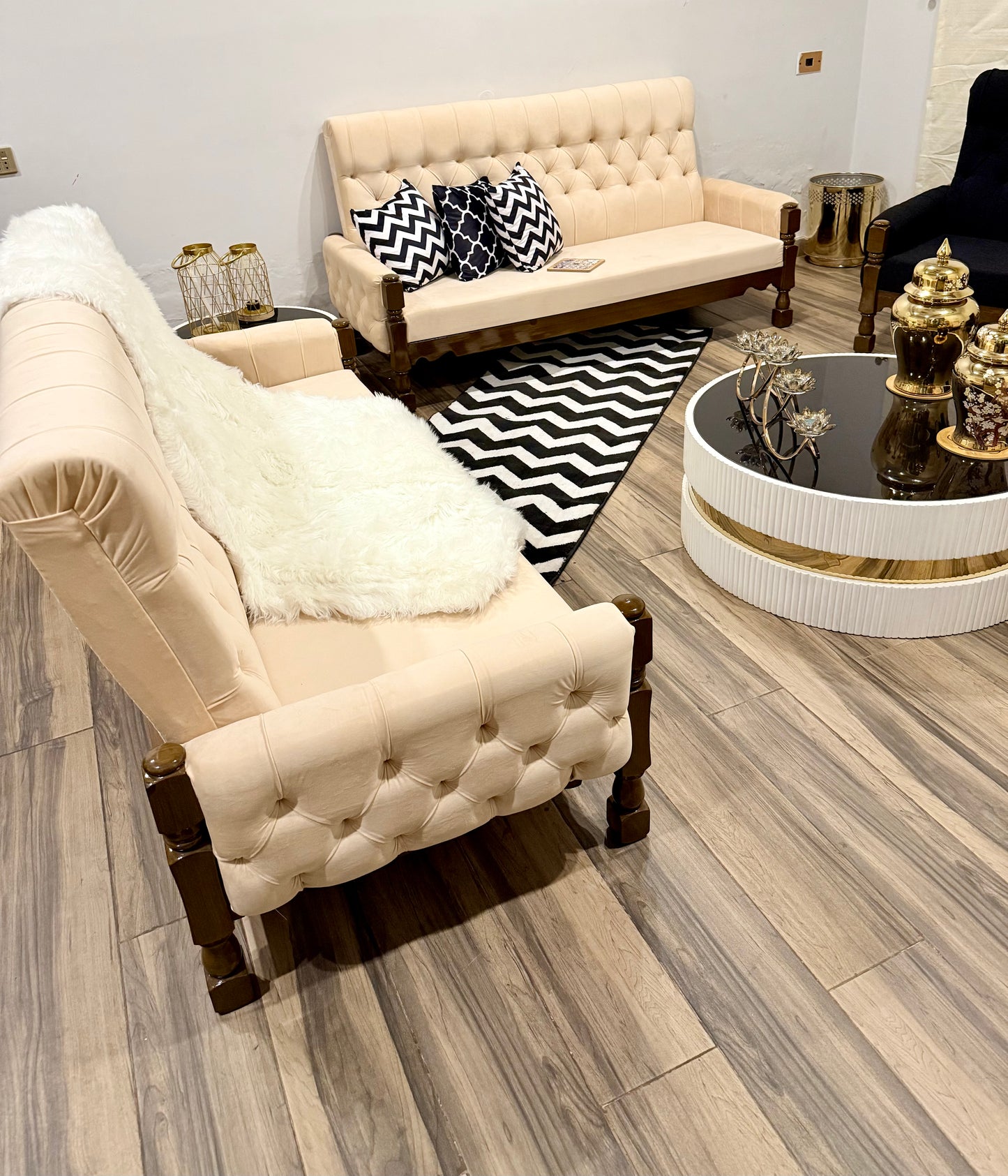Modern Black and White Chevron Rug Runner - 3x6 ft, Stylish and Versatile Design