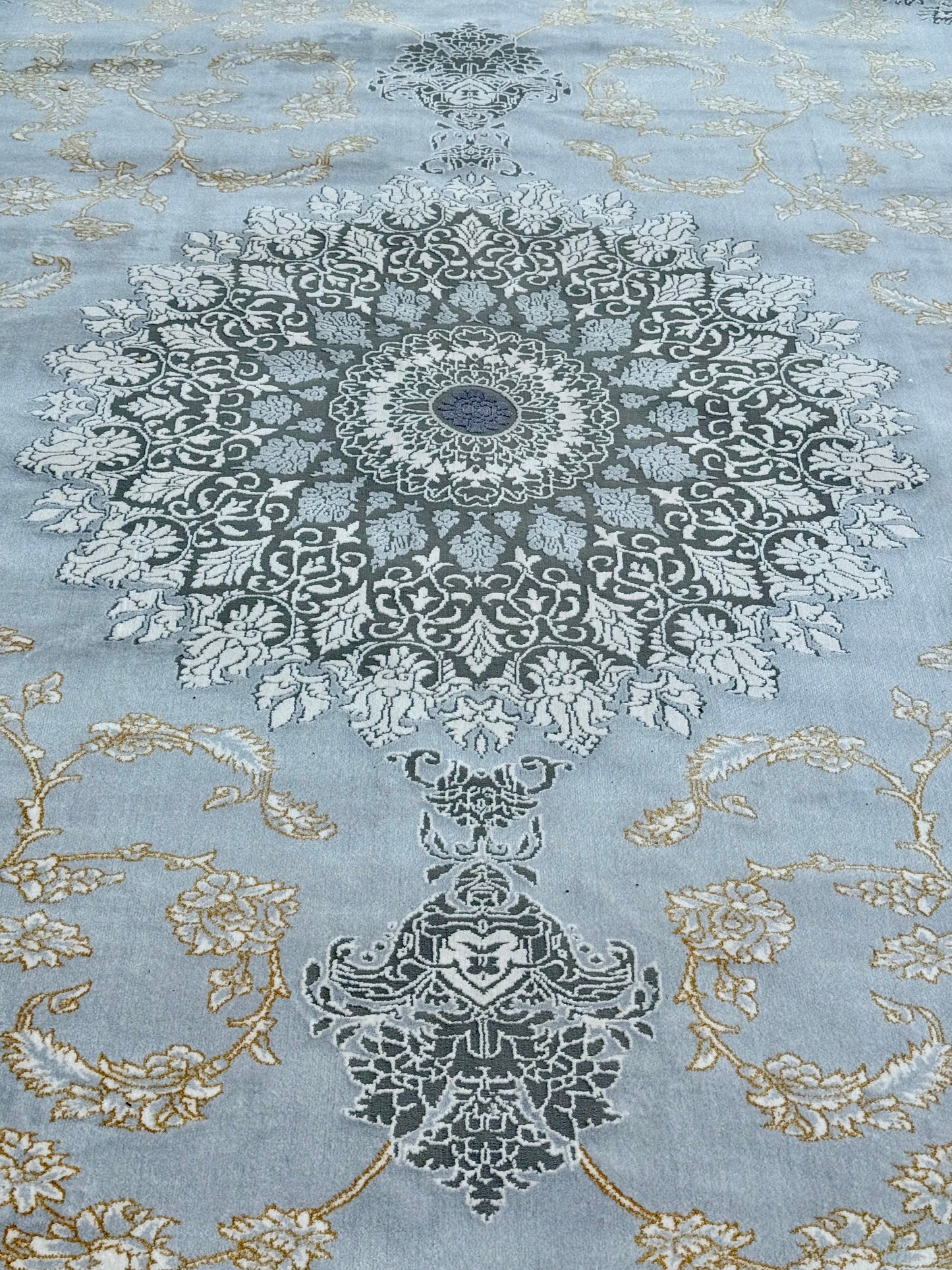Luxury Persian-Style Medallion Area Rug – 300x400cm (10x13)ft approx
Soft Sky Blue with Gold, Ivory, and Charcoal Grey