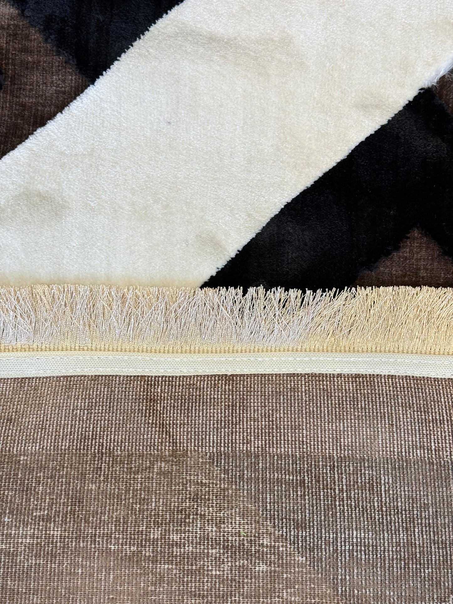 Geometric Chenille Area Rug - Black, Beige, and Brown Diamond Pattern 125x170cm (4.1x5.7)ft