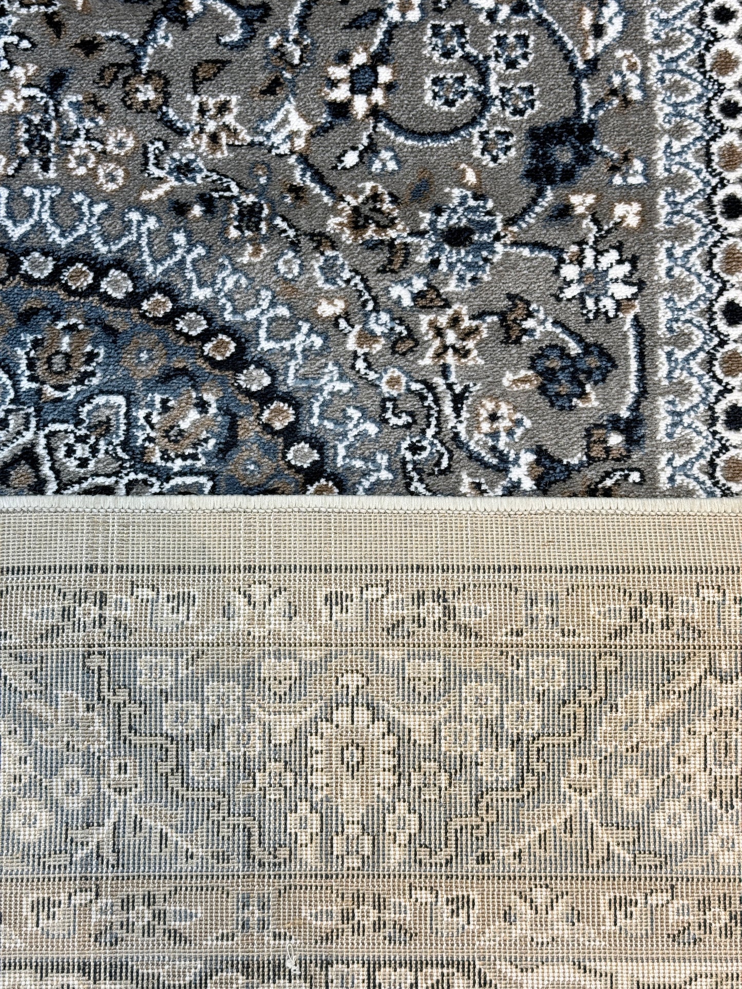 Traditional Persian Medallion Area Rug | Charcoal, Silver, and Cream | Size 5x7.3 ft