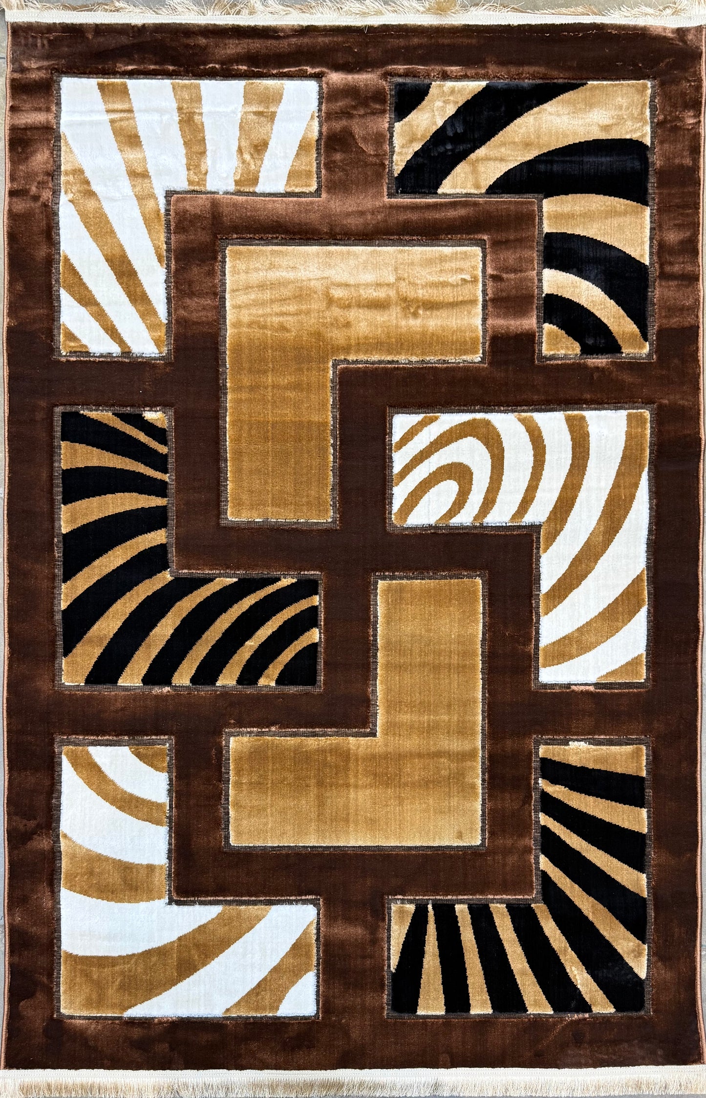 Luxury Brown Chenille Area Rug - Geometric Design