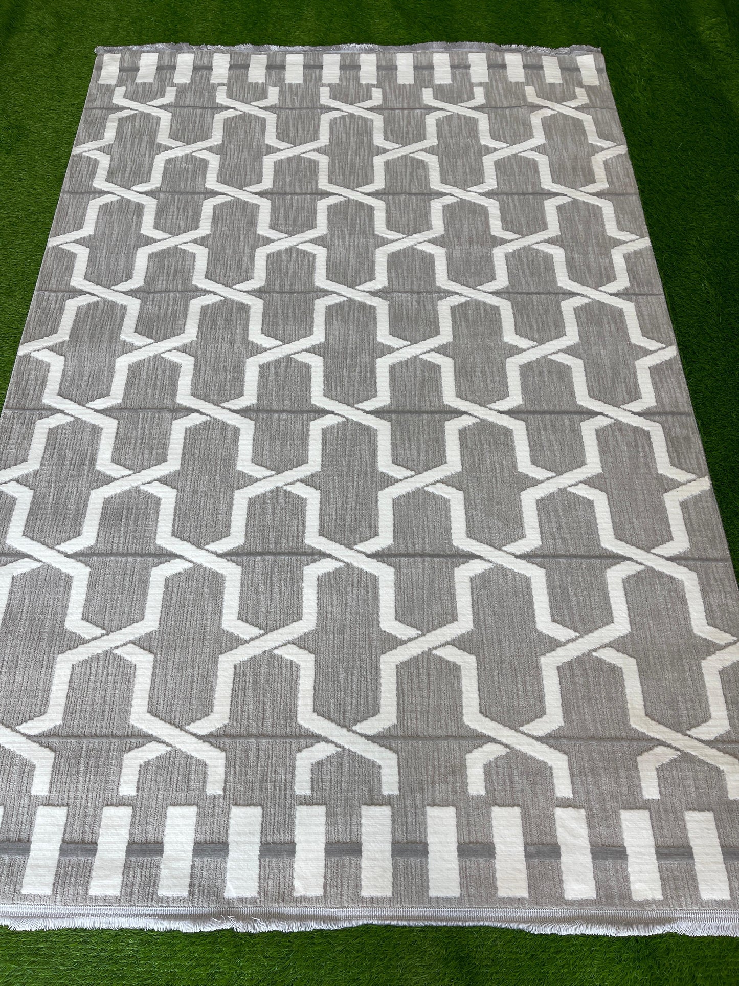 Grey Bordered Accent Rug- 156cmx230cm (5.1x7.7)feet