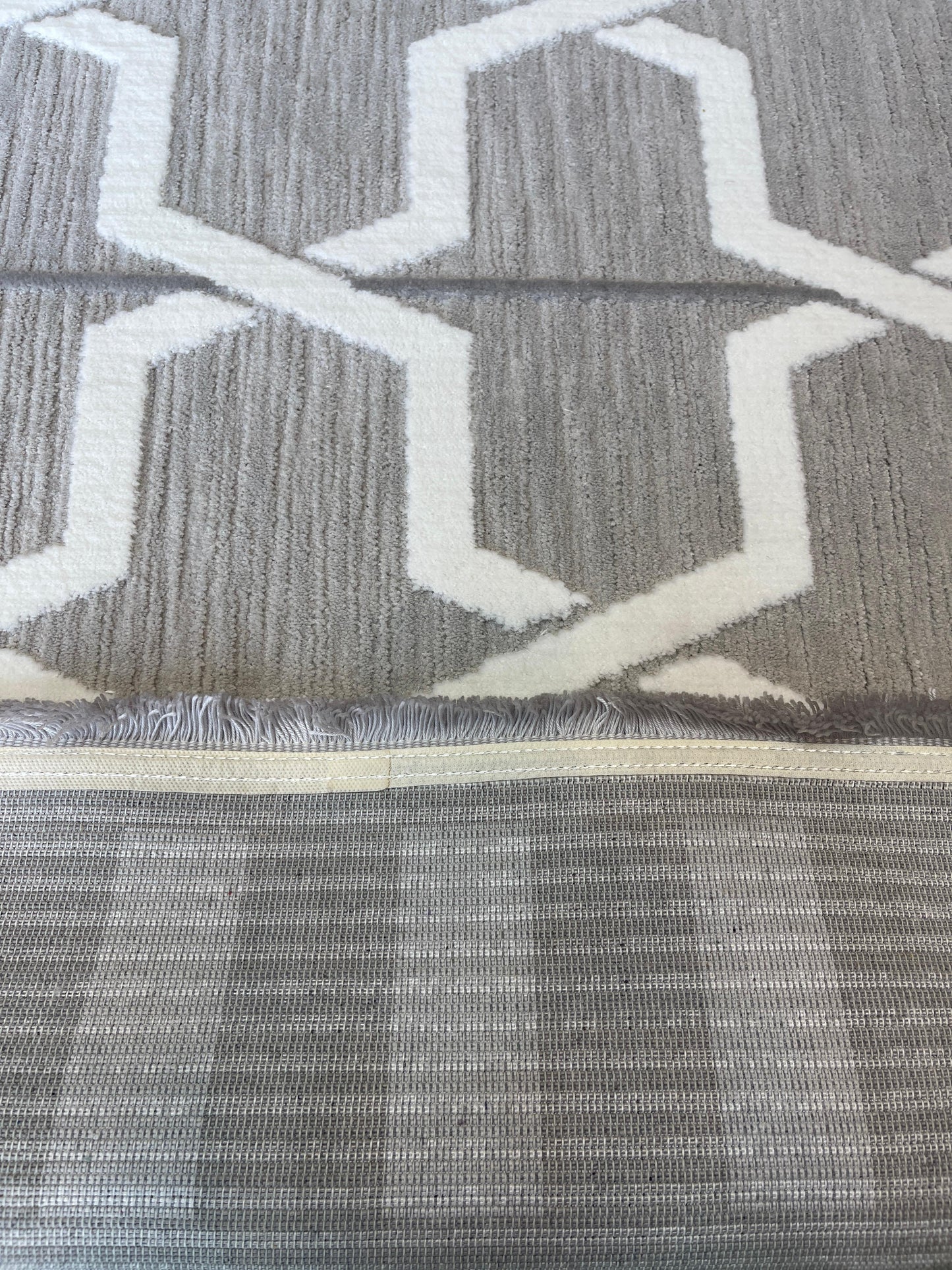 Grey Bordered Accent Rug- 156cmx230cm (5.1x7.7)feet