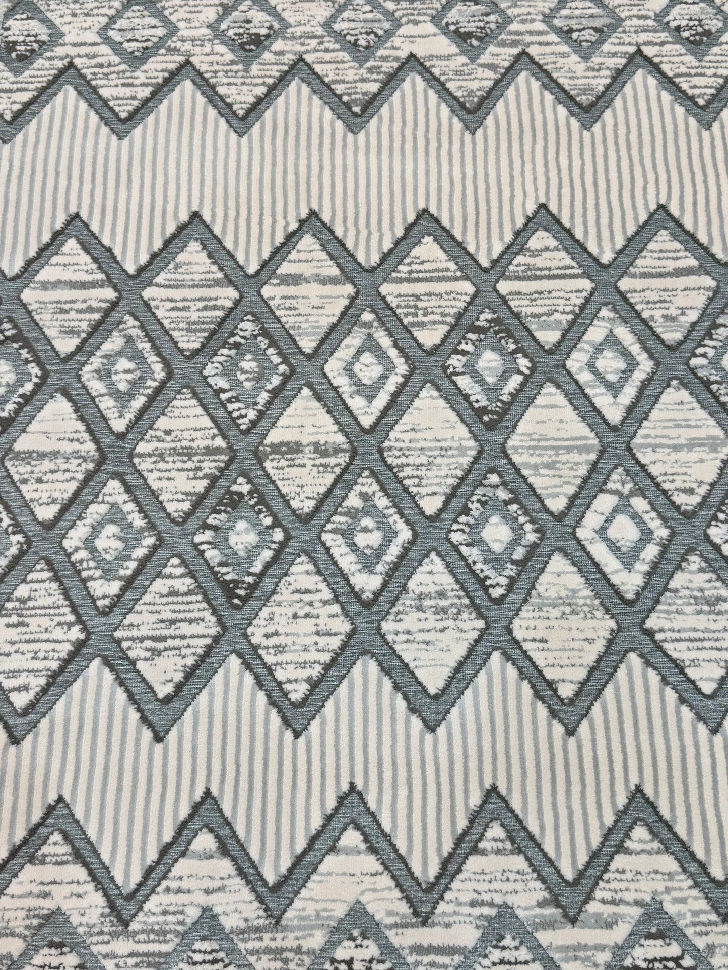 Soft Grey & Ivory Diamond Trellis Rug - Size (3.28 x 4.92 ft)