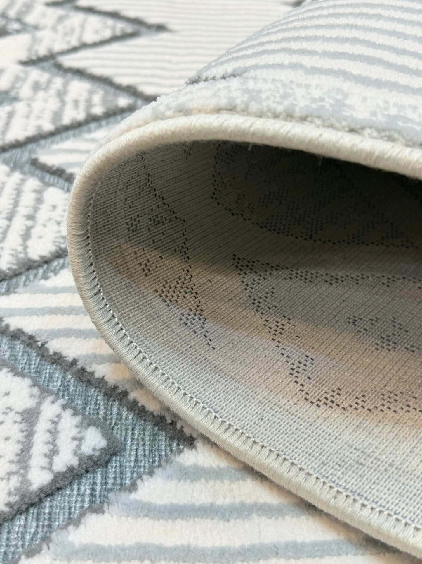 Soft Grey & Ivory Diamond Trellis Rug - Size (3.28 x 4.92 ft)