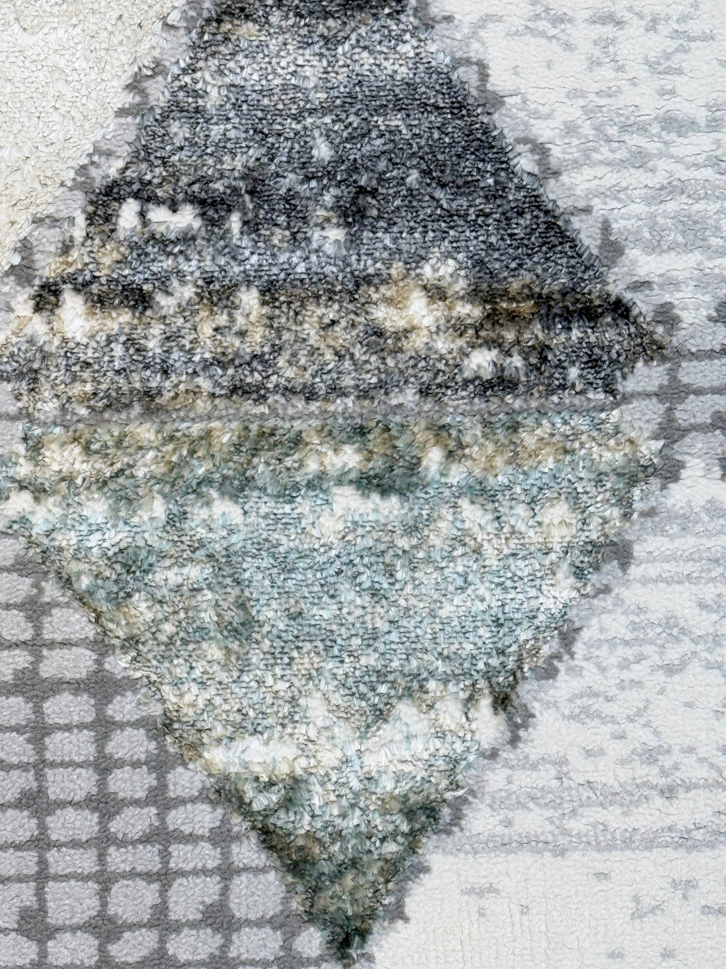 Geometric Triangles Rug | Grey, Cream, and Earthy Tones | Size 152x213 cm (5.2x7.0 ft)