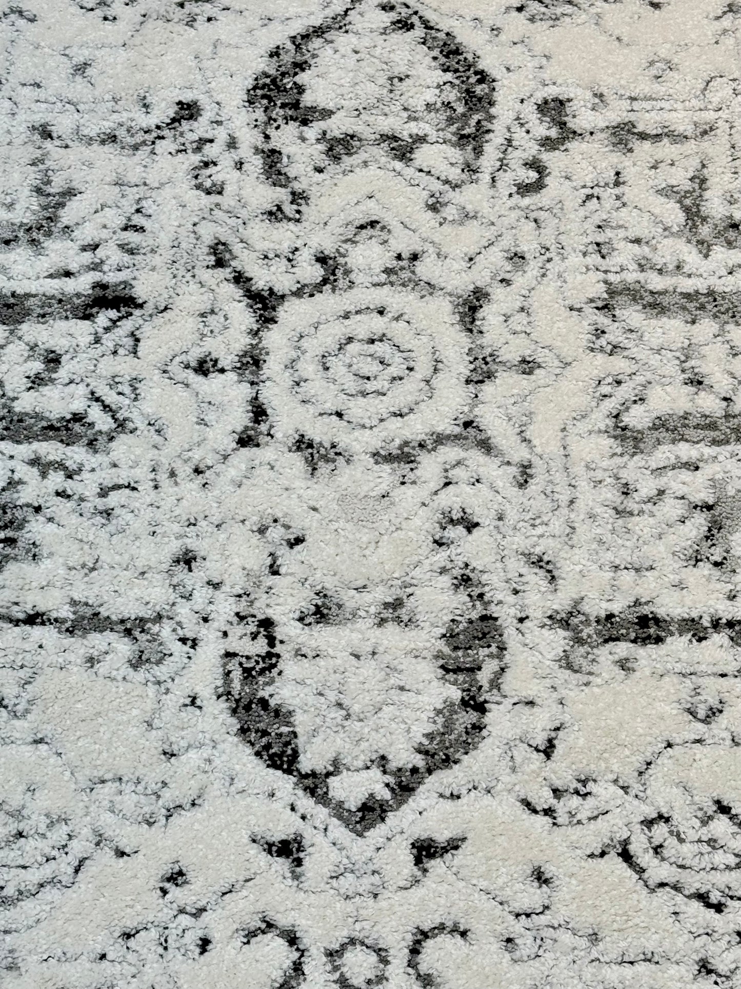 Traditional Distressed Medallion Area Rug in Grey and Cream | Size 160x230 cm (5.3x7.6 ft)
