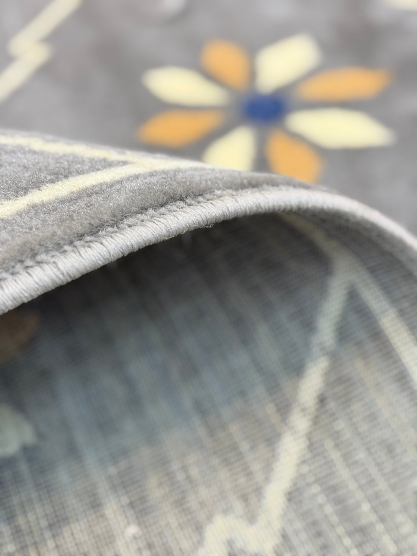 Elegant Grey Diamond Floral Area Rug – 5x8 ft | Soft Grey with Beige & Blue Accent