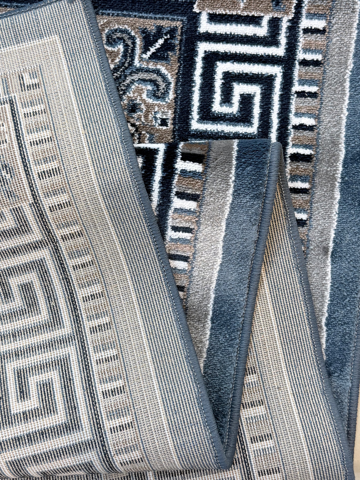 Classic Medallion Border Area Rug | Dark Blue Grey Beige Cream | Size 5x7.3 Feet