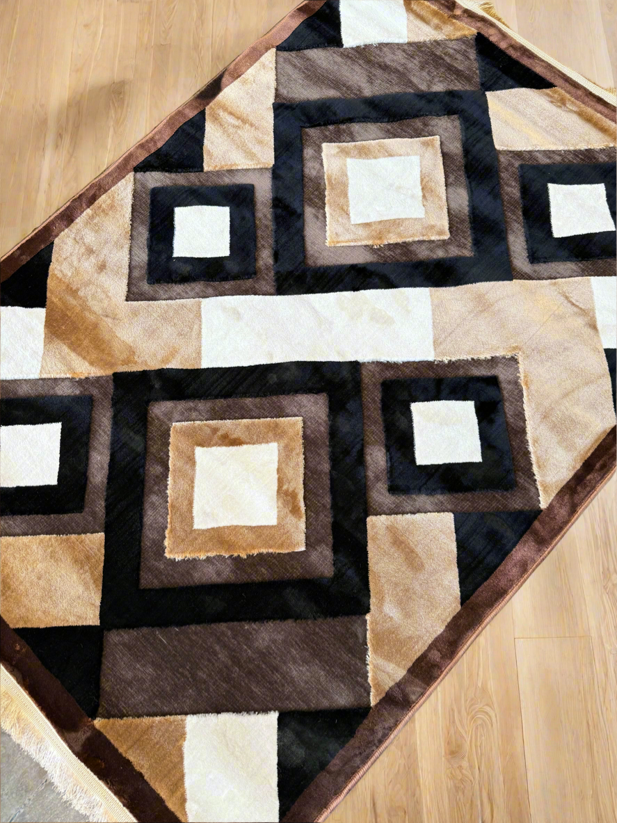 Geometric Chenille Area Rug - Black, Beige, and Brown Diamond Pattern 125x170cm (4.1x5.7)ft
