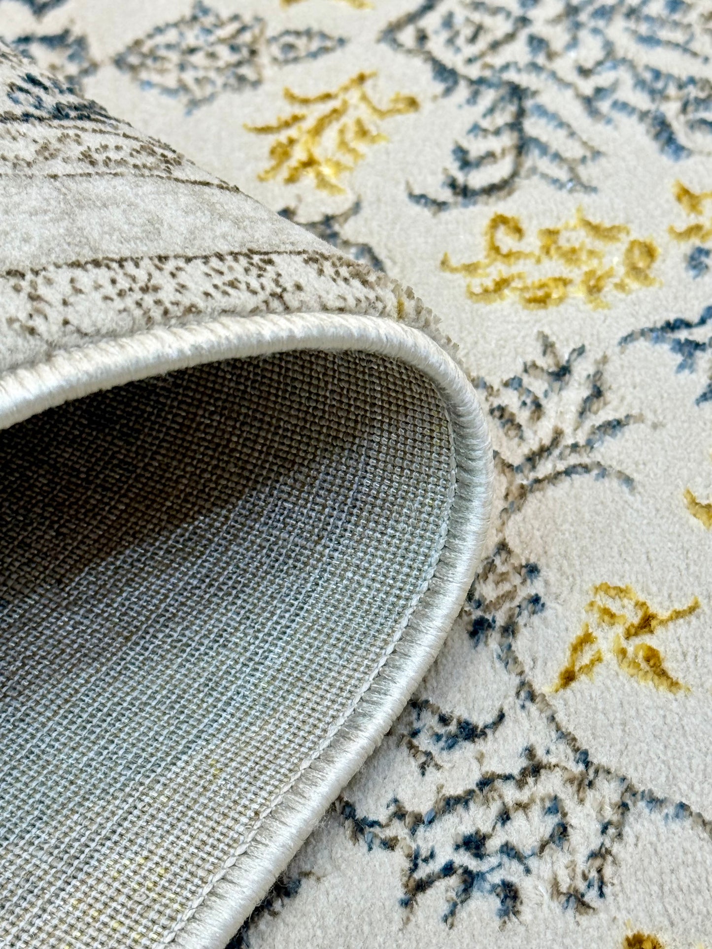 Intricate Medallion Pattern Carpet in Cream, Silver and Metallic Tones | Size 150x220cm (approx 4'11" x 7'2") ft
