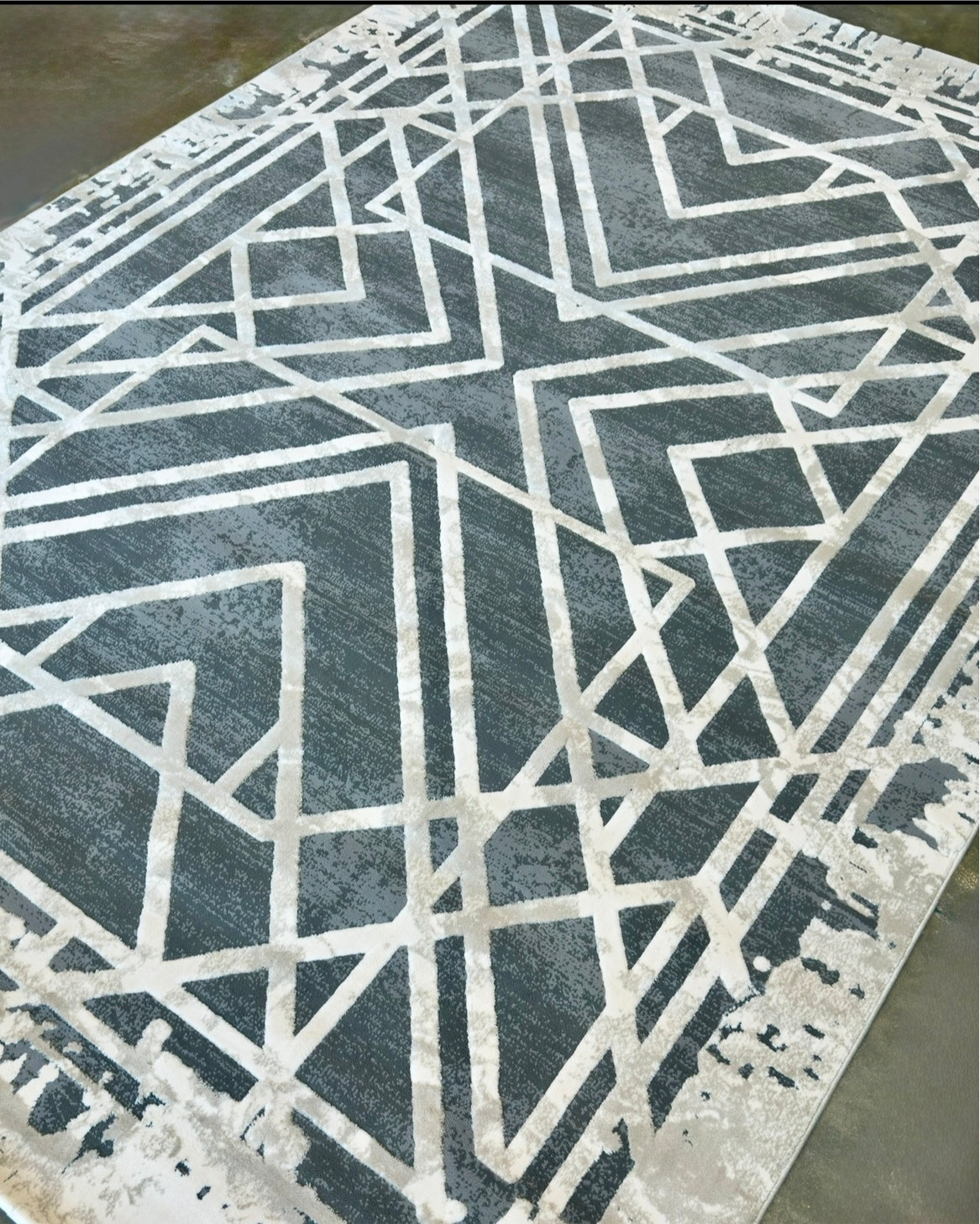 Bold Line Design - Charcoal and White Geometric Rug - Size (6.7x9.6)ft
