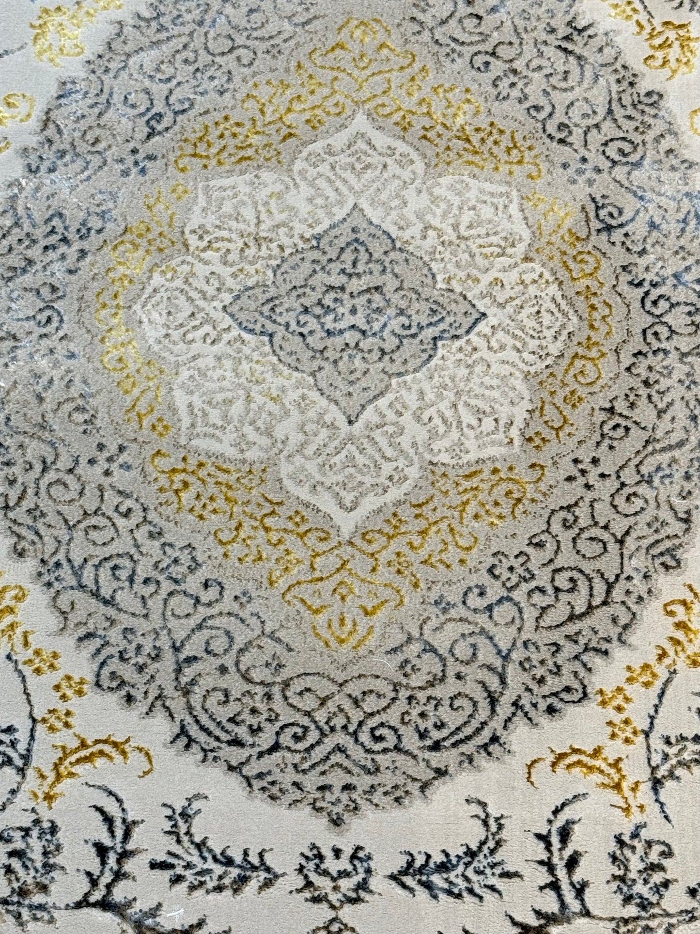 Intricate Medallion Pattern Carpet in Cream, Silver and Metallic Tones | Size 150x220cm (approx 4'11" x 7'2") ft