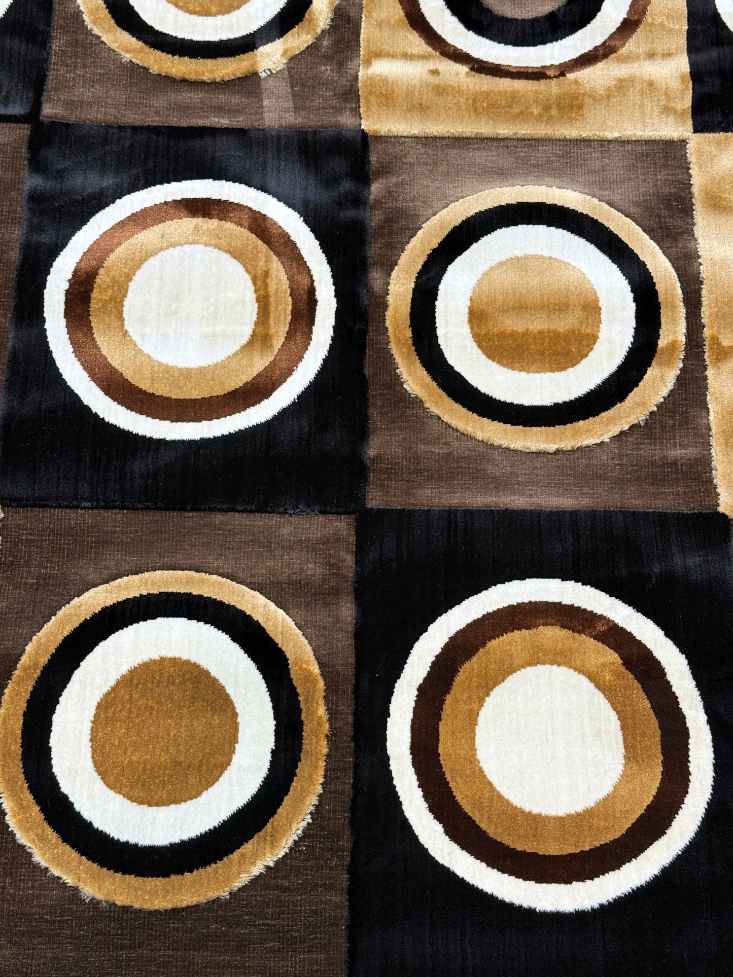 Modern Geometric Circle Pattern Rug – Brown and Beige with Fringe Trim