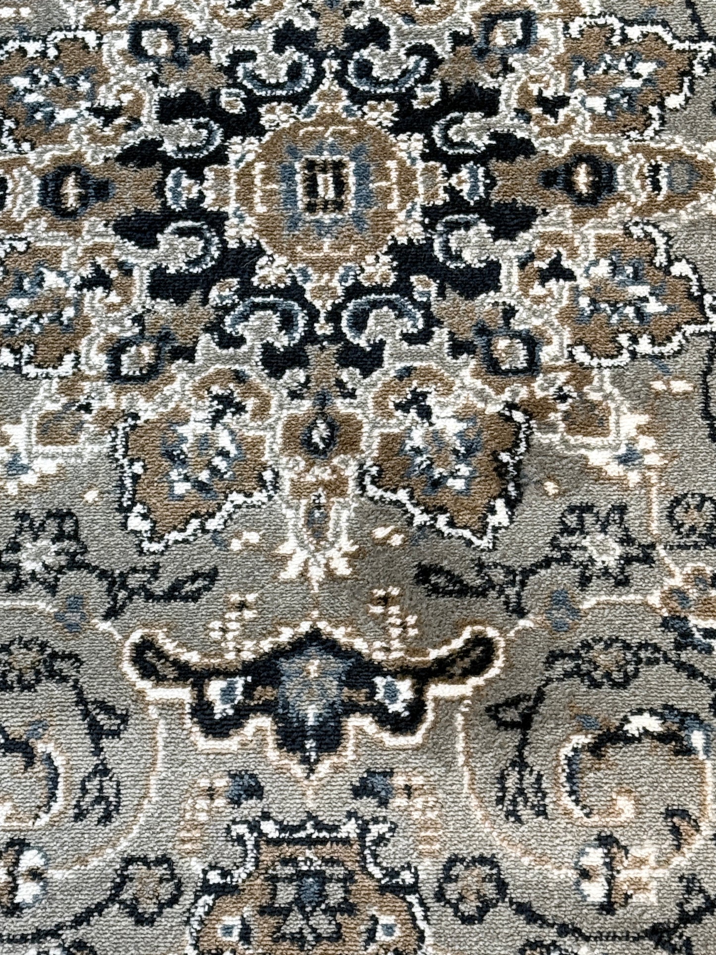 Medallion Traditional Oriental Rug | charcoal, silver, and ivory | Size 5x7.3 feet.