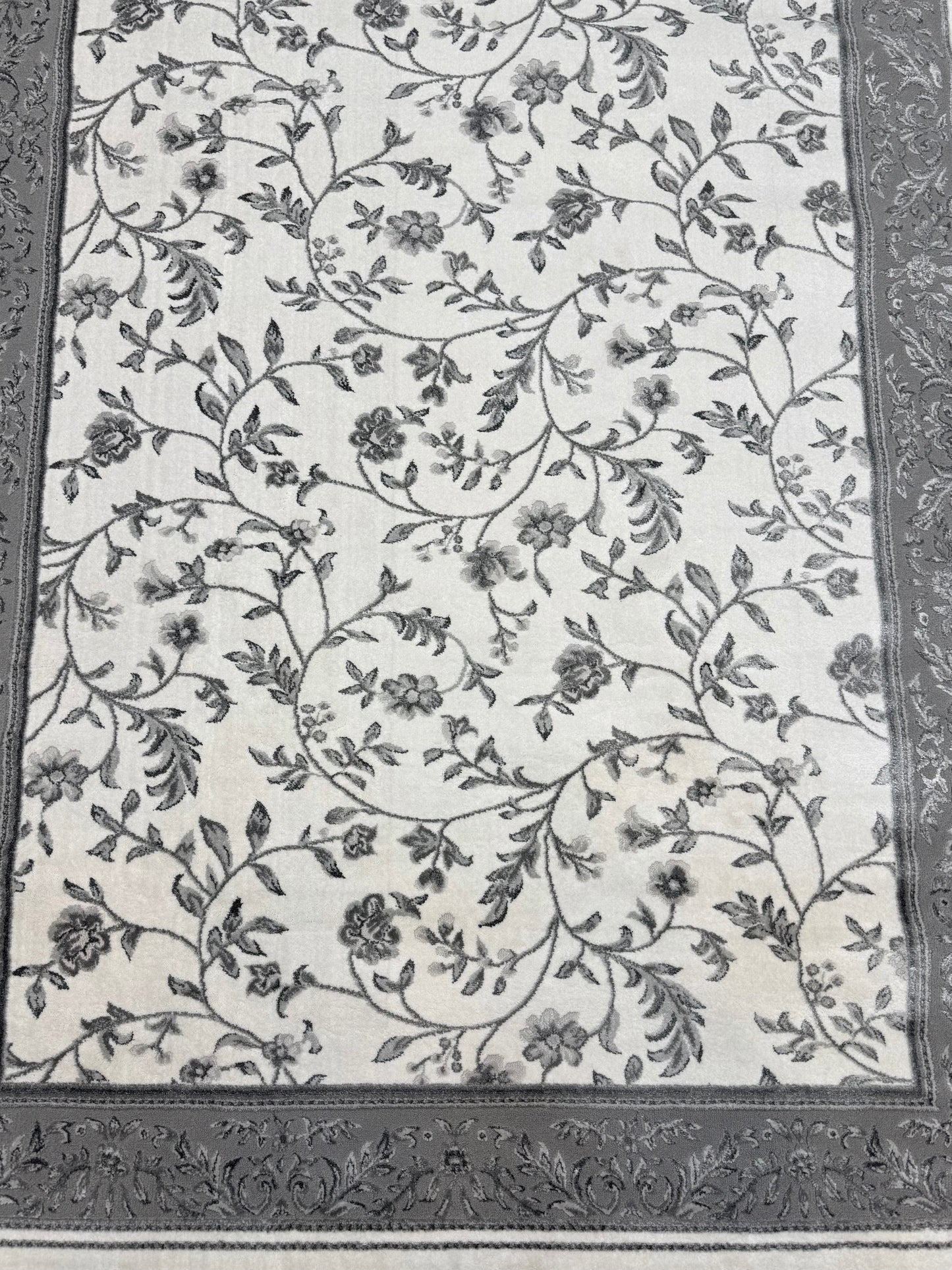 Elegant Floral Border Area Rug – Grey & Ivory Classic Design | Size 160 x 230 cm (5.3x7.6 ft)