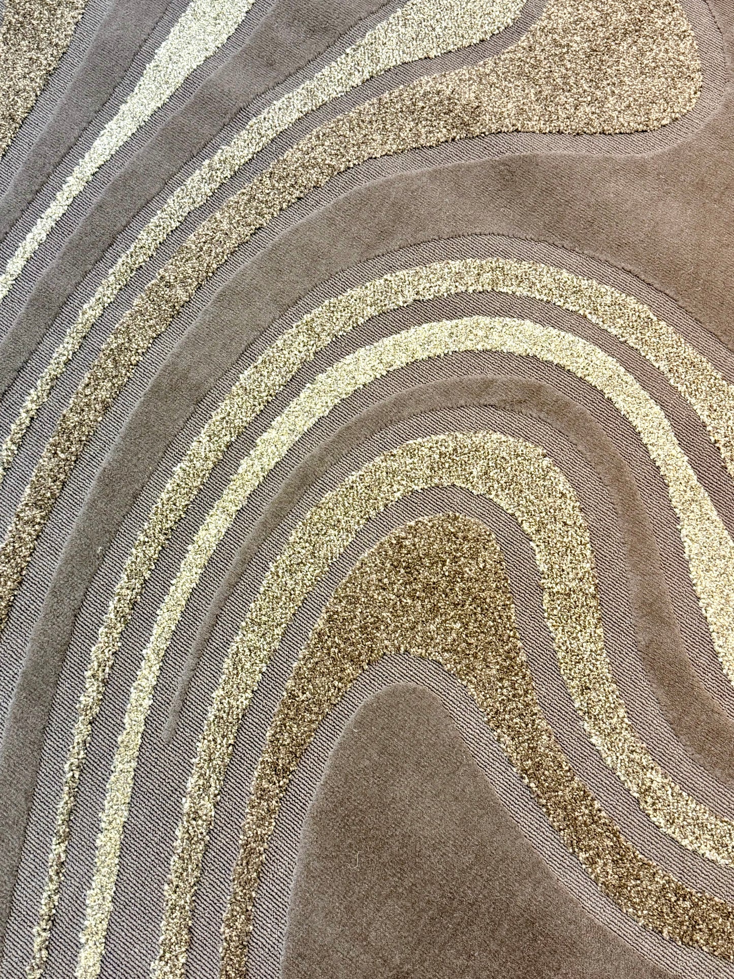 Modern Abstract Wave Pattern Rug in Brown and Cream | Size 160x220 cm (5.3x7.3 ft)
