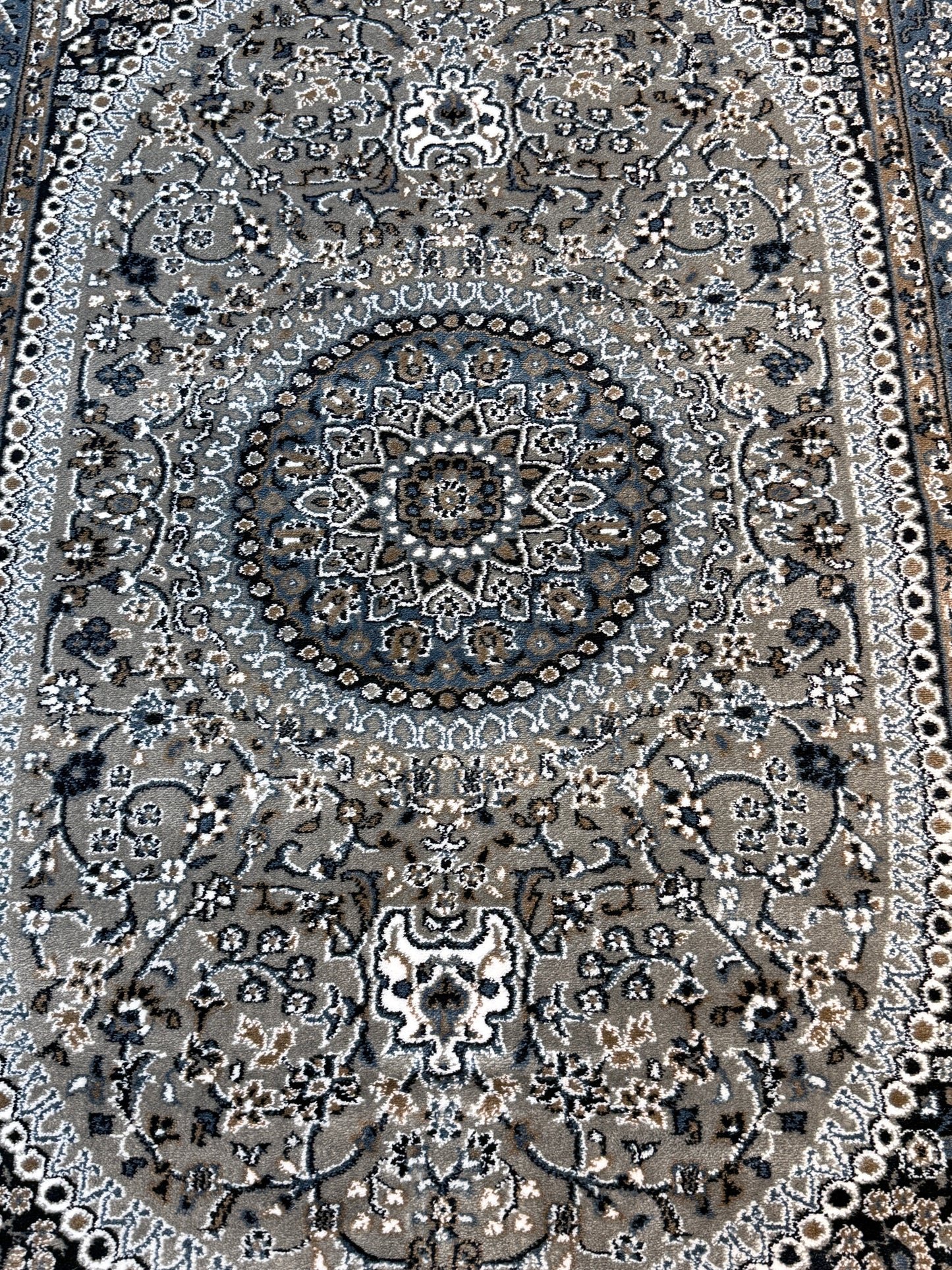 Traditional Persian Medallion Area Rug | Charcoal, Silver, and Cream | Size 5x7.3 ft
