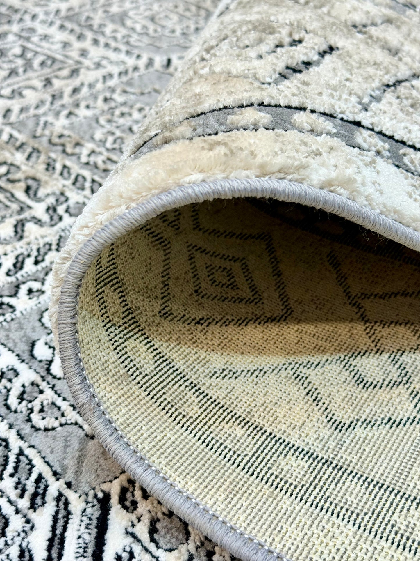 Vintage Wash Diamond Rug - Grey/Ivory - Size (4.10x7.3)ft