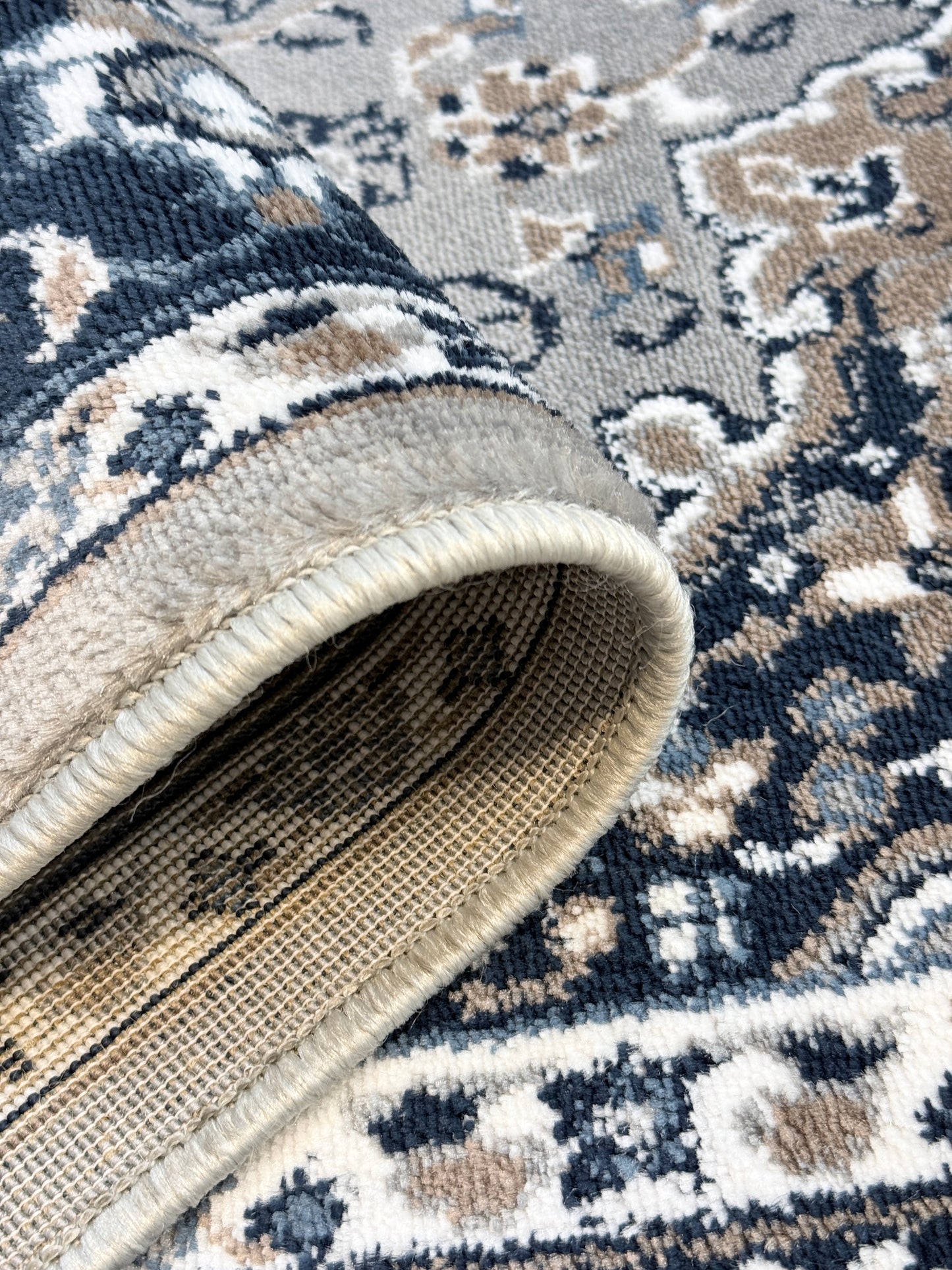 Medallion Traditional Oriental Rug | charcoal, silver, and ivory | Size 5x7.3 feet.