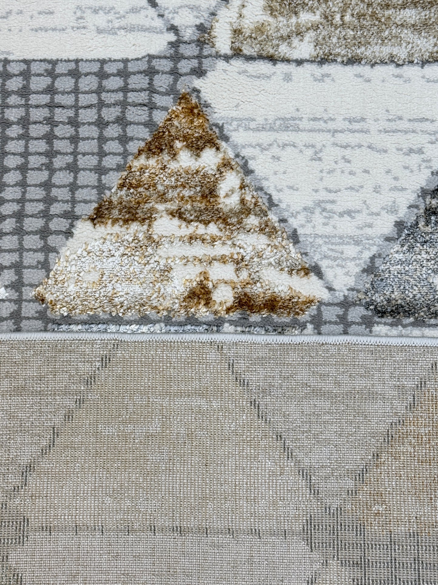 Geometric Triangles Rug | Grey, Cream, and Earthy Tones | Size 152x213 cm (5.2x7.0 ft)