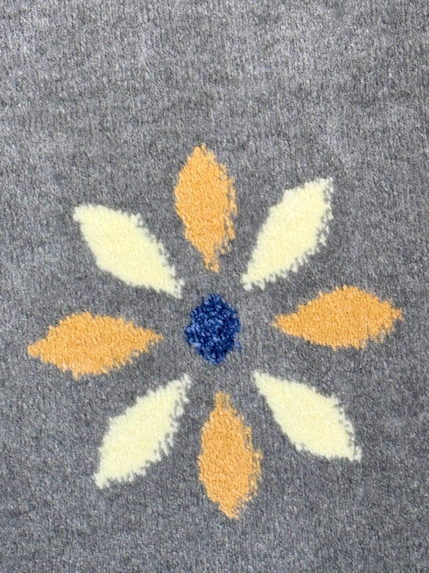 Elegant Grey Diamond Floral Area Rug – 5x8 ft | Soft Grey with Beige & Blue Accent