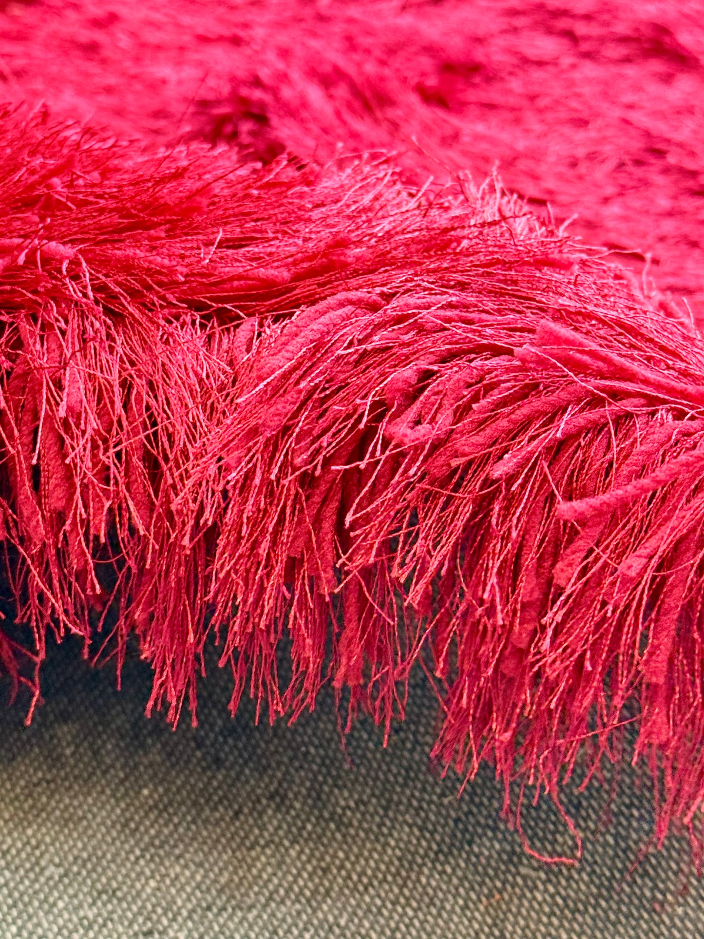 Plush Shaggy Area Rug – Hot Mehroon – 150x220 cm (4.9 x 7.2)ft