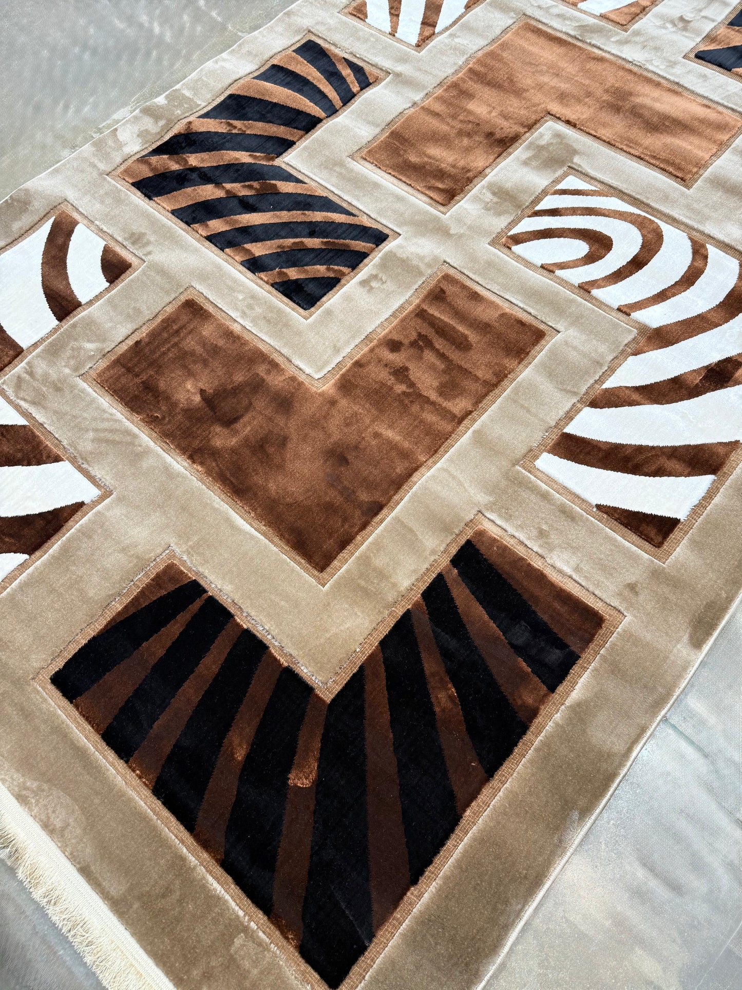 Modern Geometric Chenille Area Rug - Brown, Black and Cream Design 200x290cm (6.7x9.6)ft