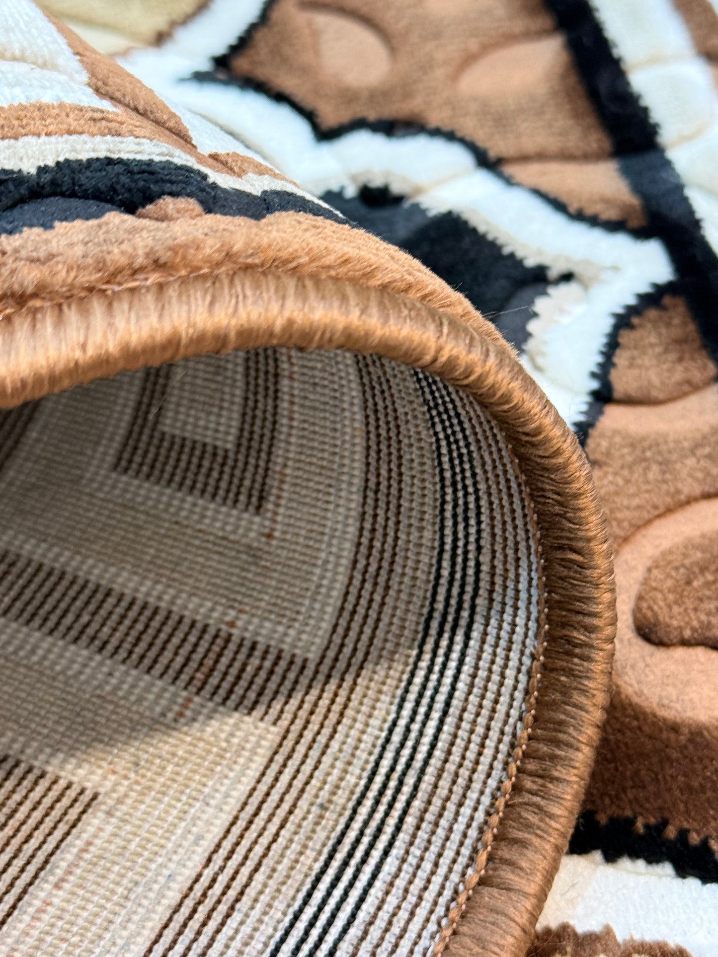 Multi-tone area rug shades of brown, beige & black rug - 100x150 cm (Approx 3'3'' x 5’0”)