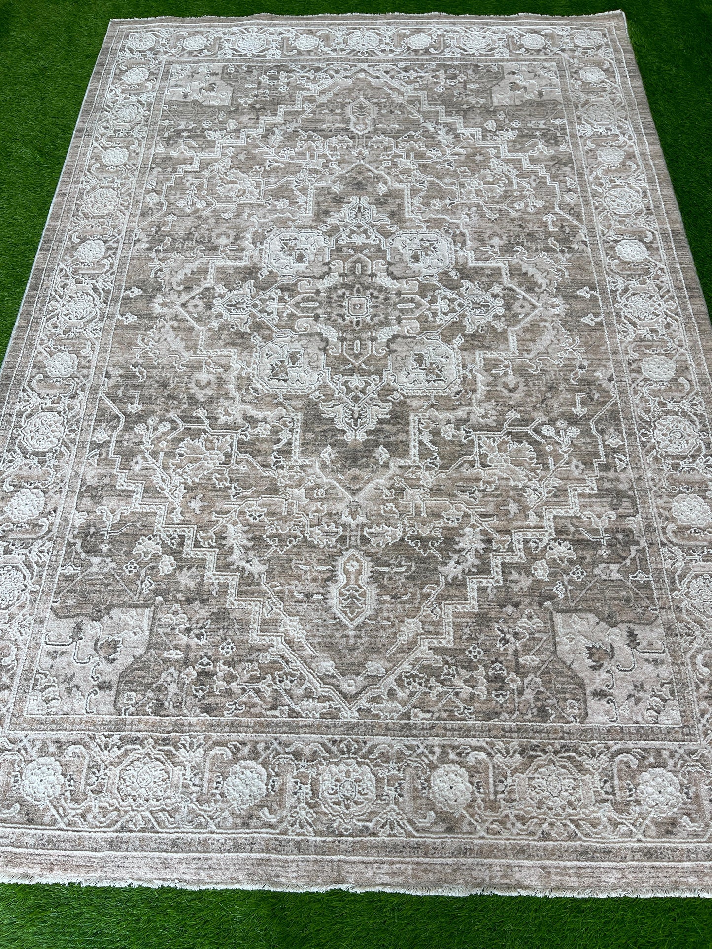 Trouvaille Turkish Rug - 160x230cm (5.3x7.7)feet
